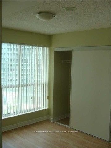 7 Lorraine Dr, unit 902 for rent - image #10