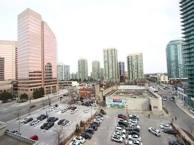 7 Lorraine Dr, unit 902 for rent - image #2