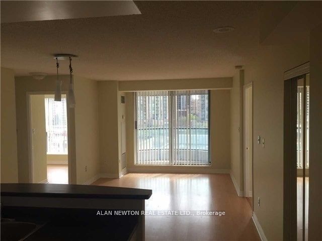 7 Lorraine Dr, unit 902 for rent - image #7