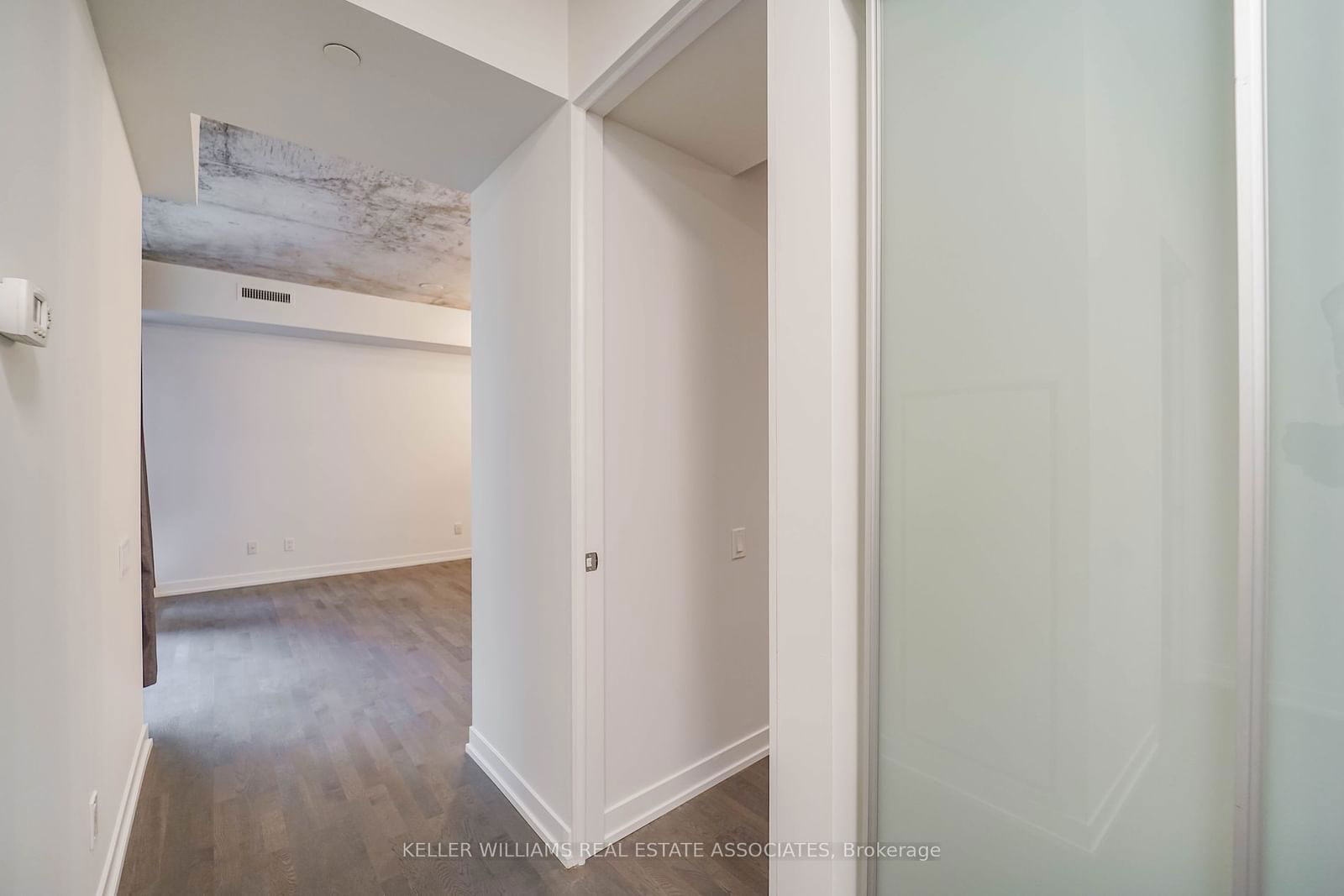 560 King St W, unit 302 for rent - image #16