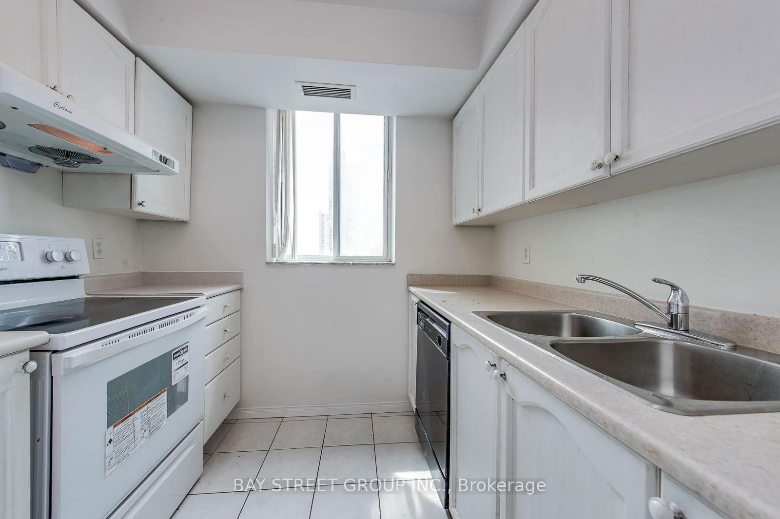 1 Pemberton Ave, unit 1008 for rent - image #14