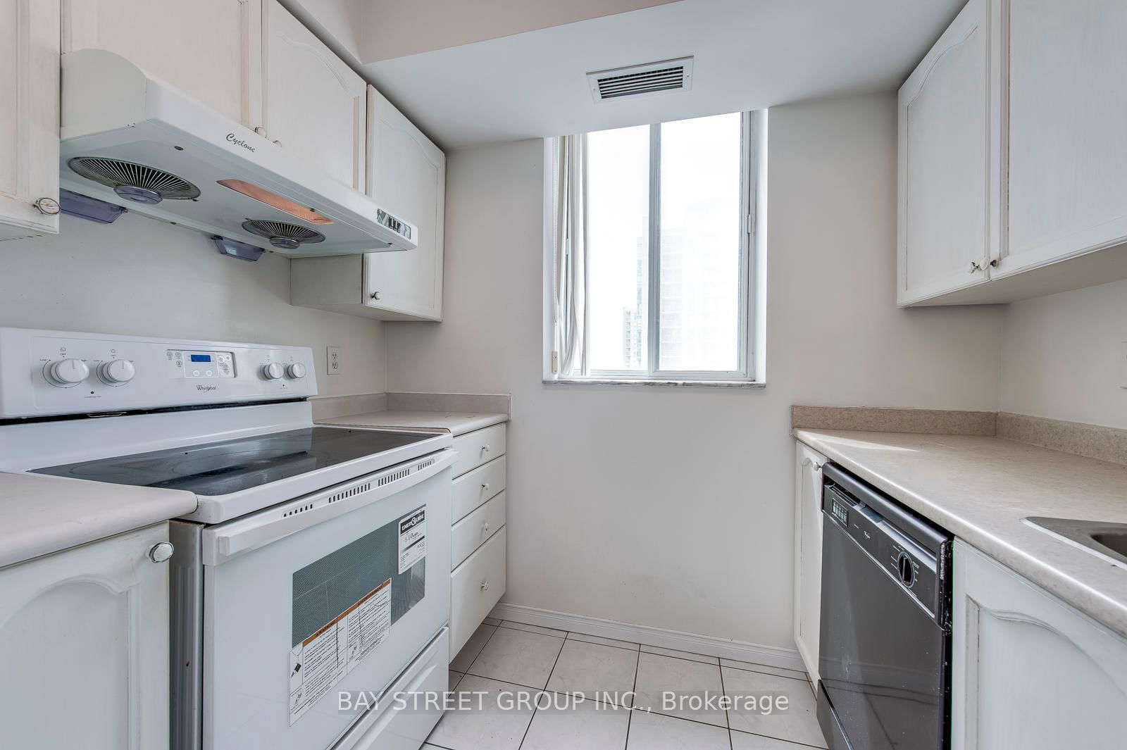 1 Pemberton Ave, unit 1008 for rent - image #15