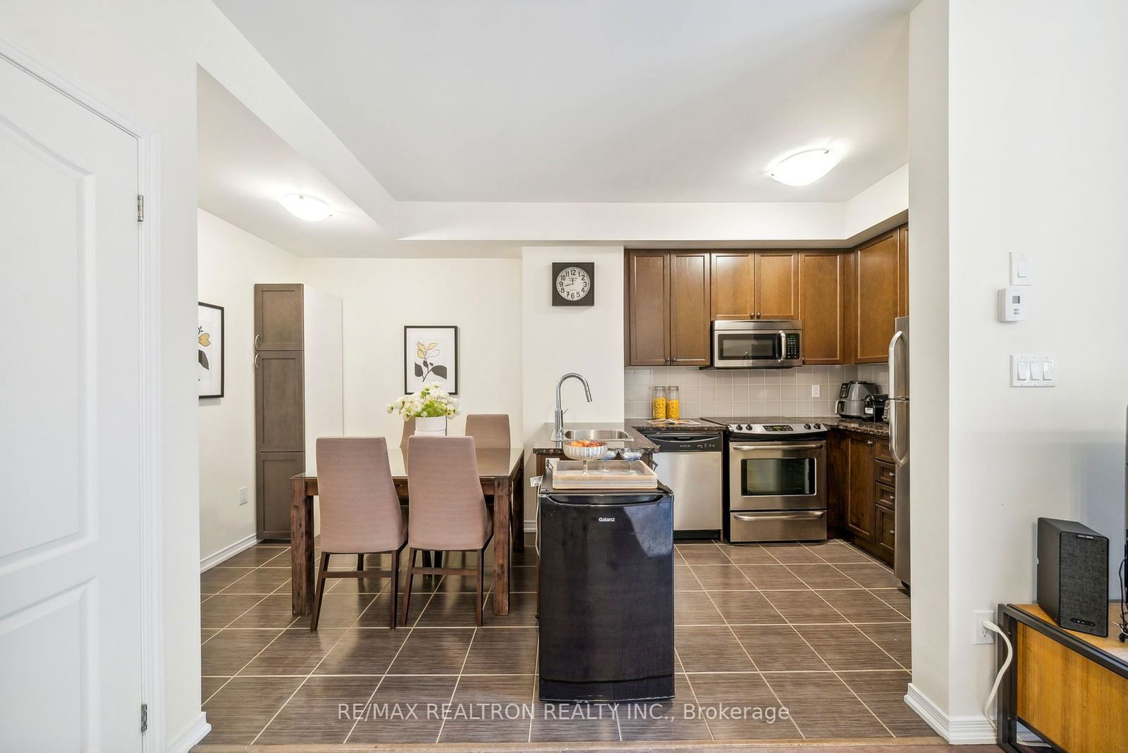 31 Coneflower Cres, unit 41 for sale - image #10