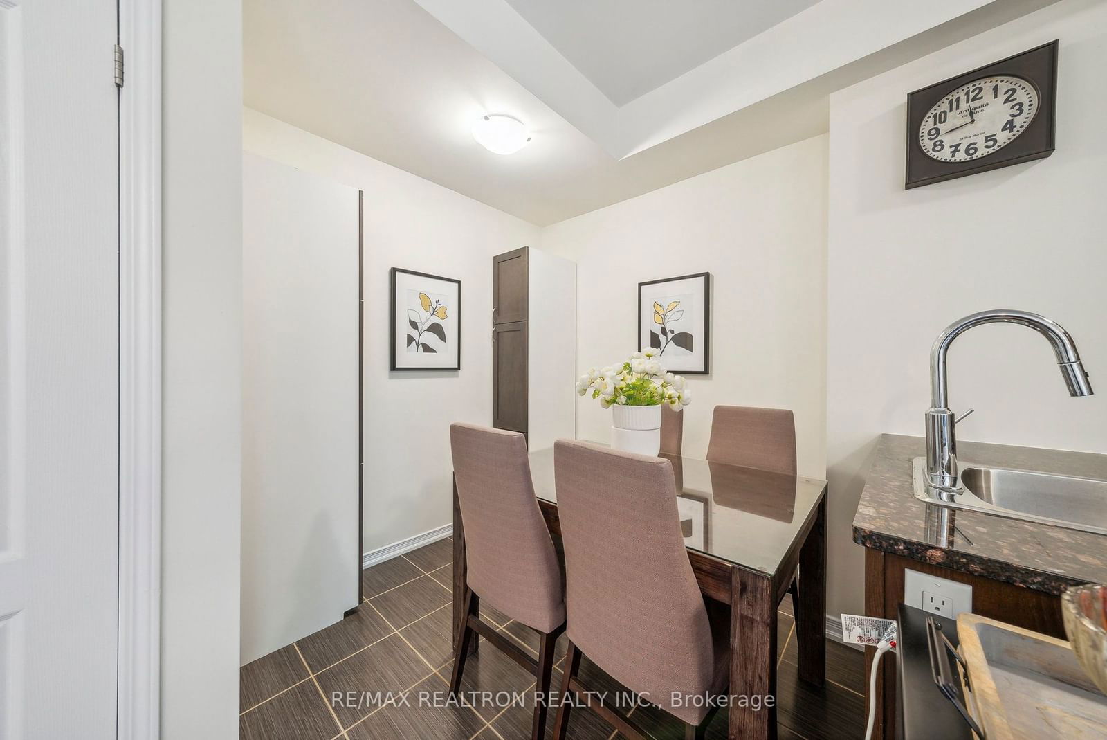 31 Coneflower Cres, unit 41 for sale - image #11