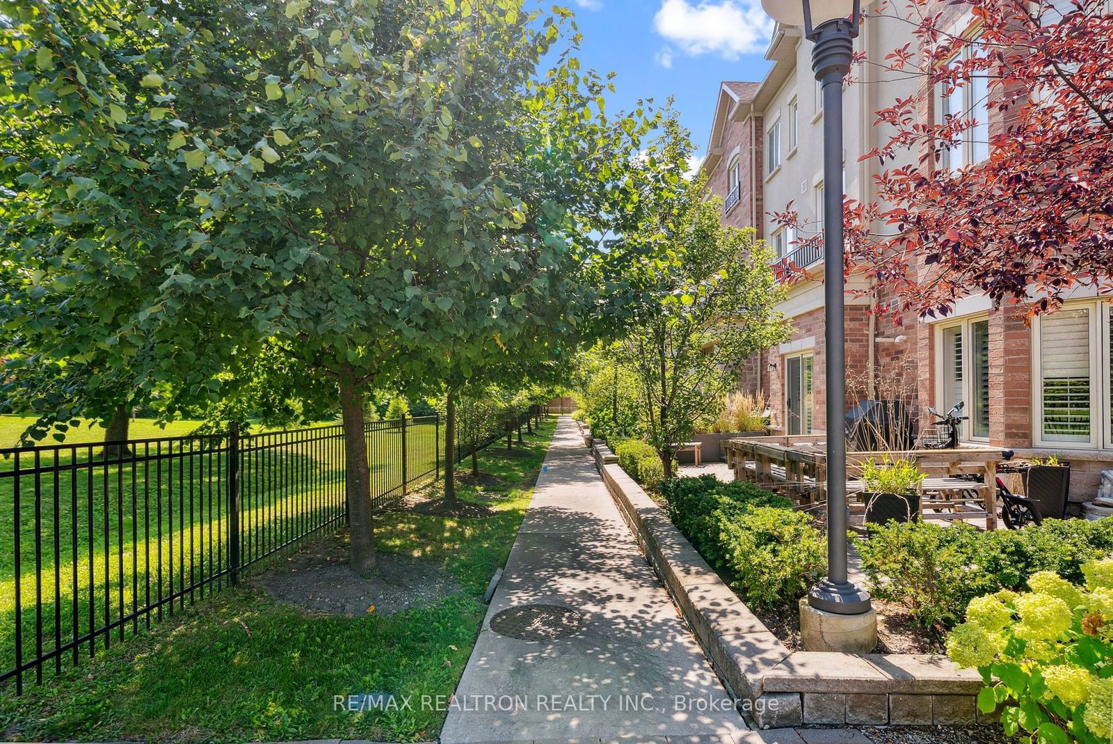 31 Coneflower Cres, unit 41 for sale - image #2