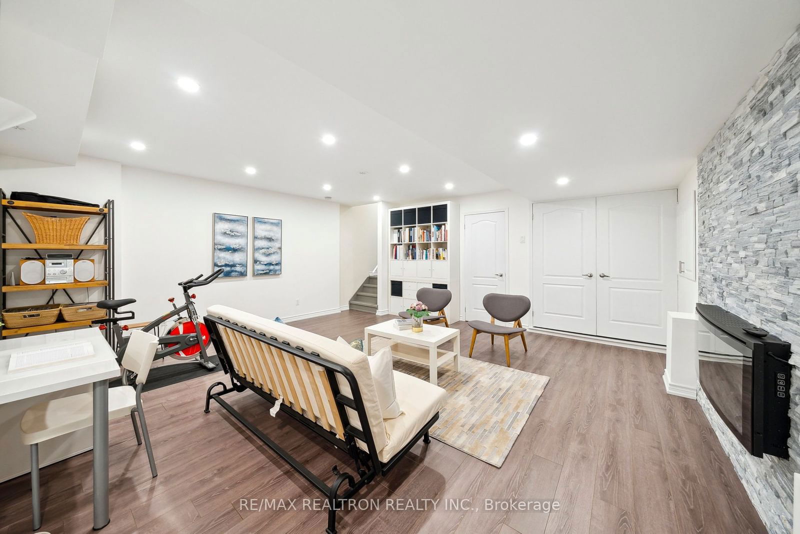 31 Coneflower Cres, unit 41 for sale - image #29