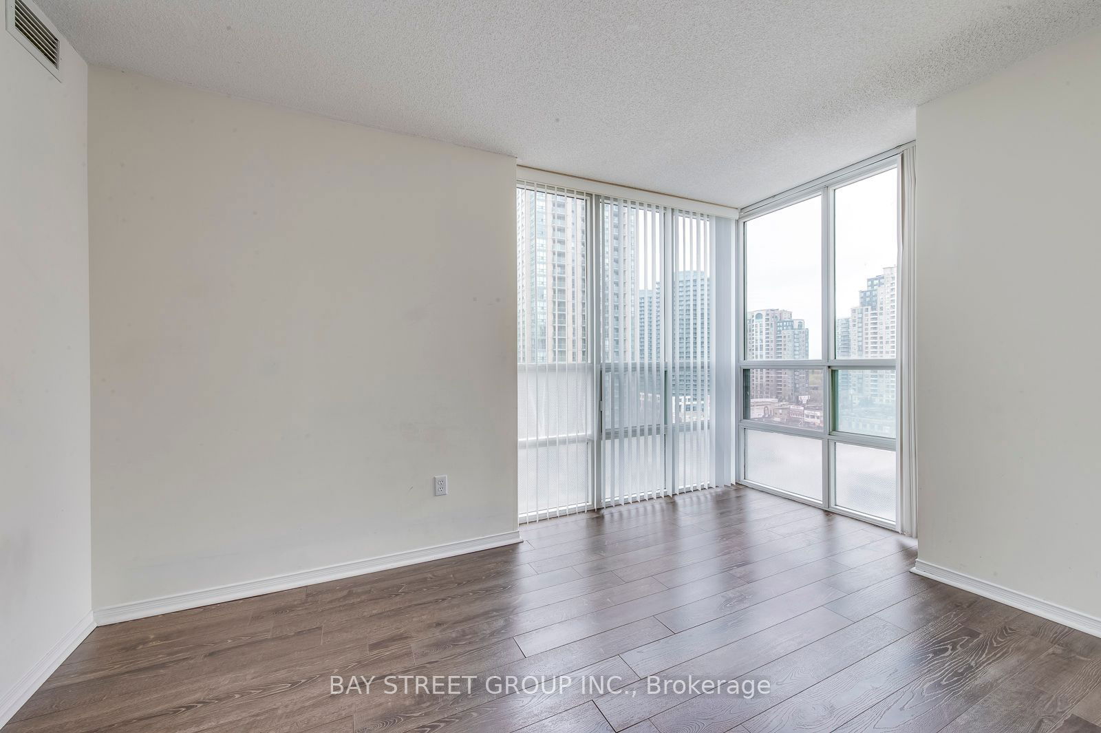 1 Pemberton Ave, unit 1008 for sale