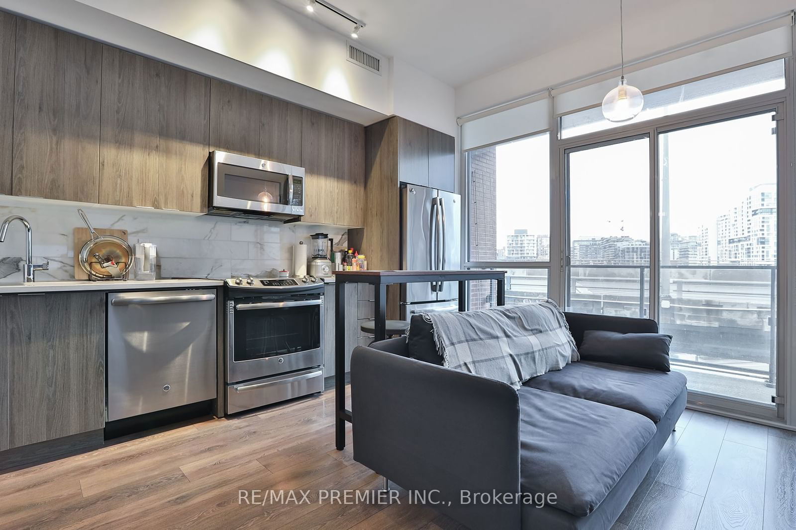 50 Bruyeres Mews, unit 710 for sale - image #4