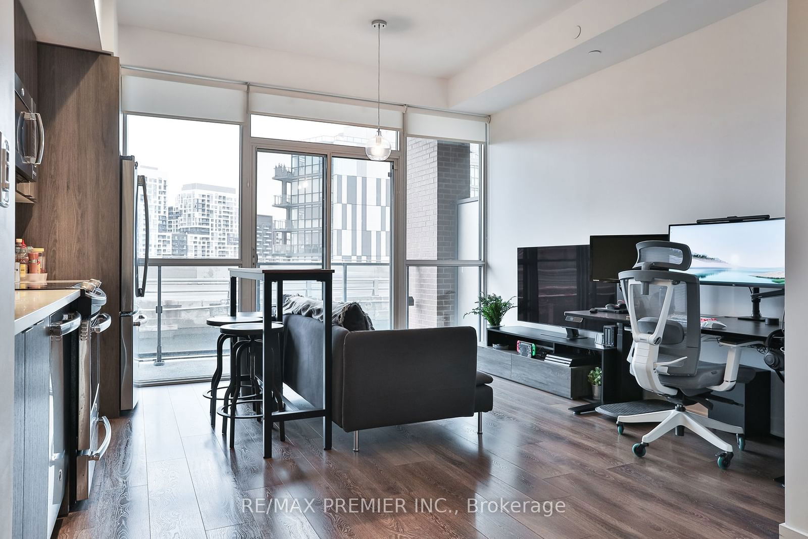 50 Bruyeres Mews, unit 710 for sale - image #5