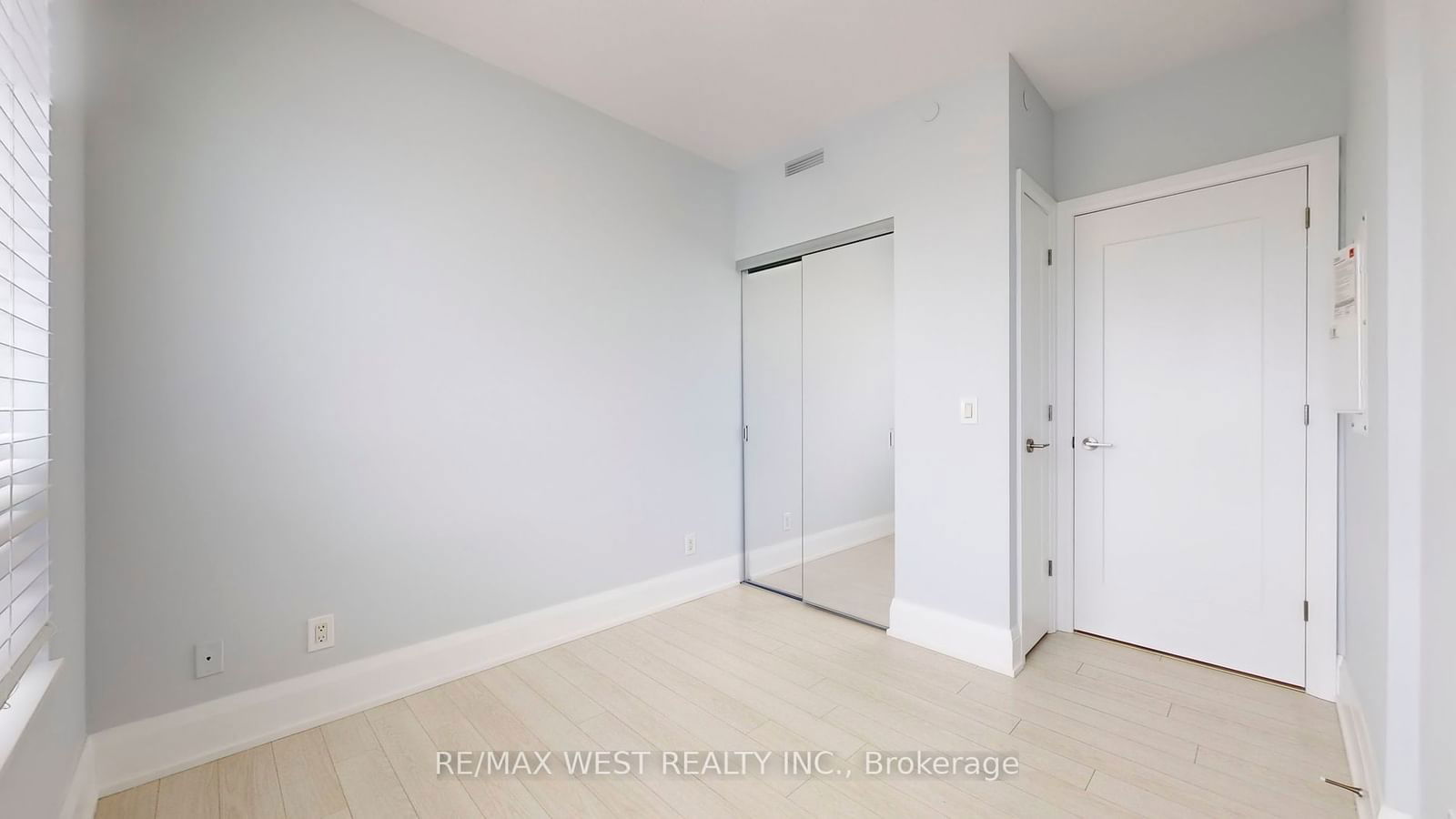 120 Harrison Garden Blvd, unit 1427 for sale