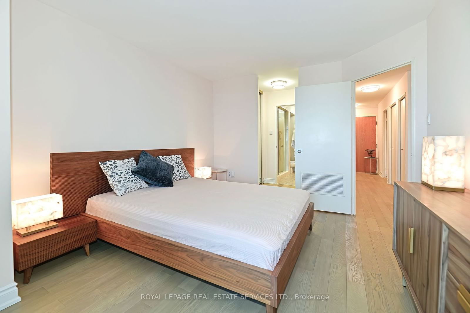 110 Bloor St W, unit 1703 for sale - image #8