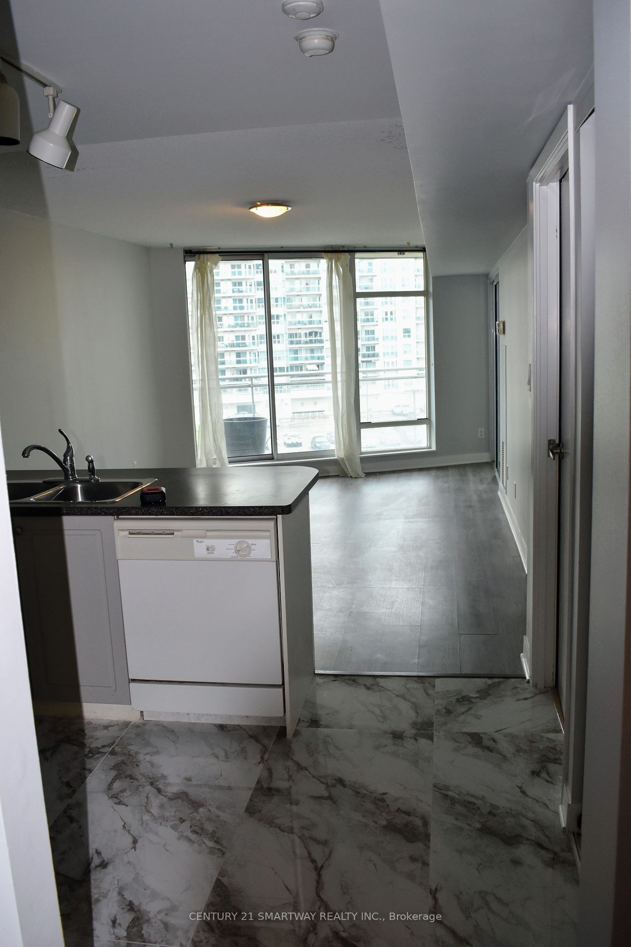 650 Queens Quay W, unit 603 for rent - image #11