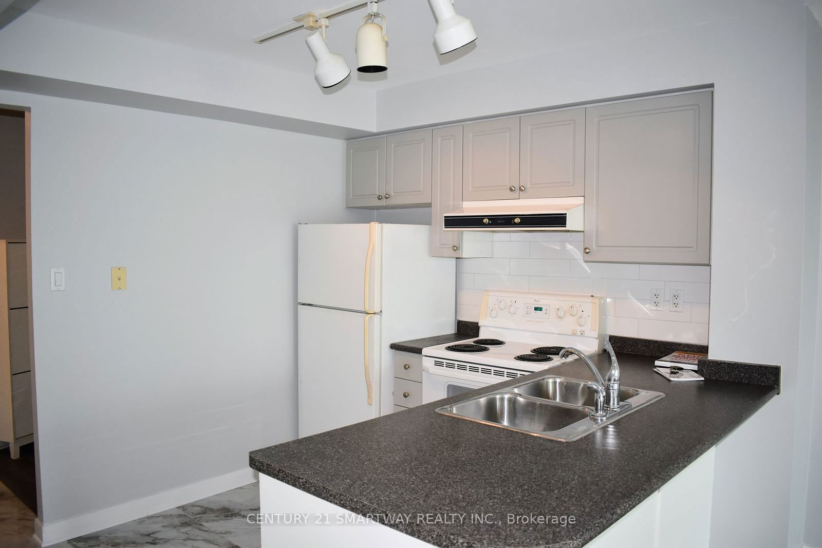 650 Queens Quay W, unit 603 for rent - image #12