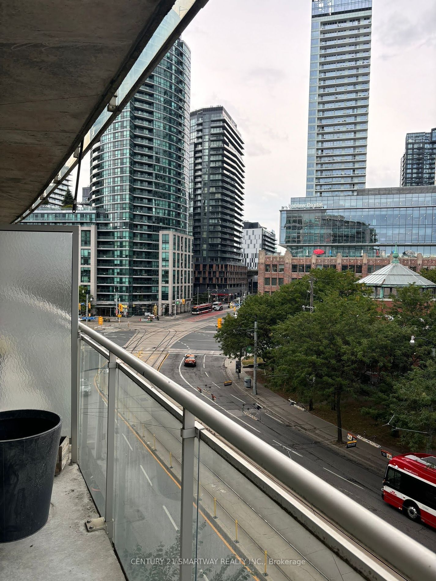 650 Queens Quay W, unit 603 for rent