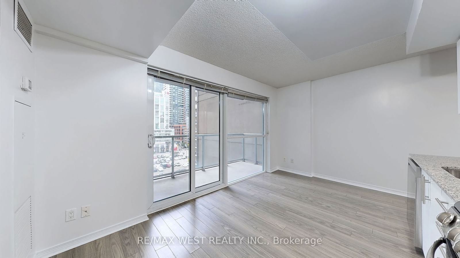 352 Front St W, unit 602 for rent - image #15