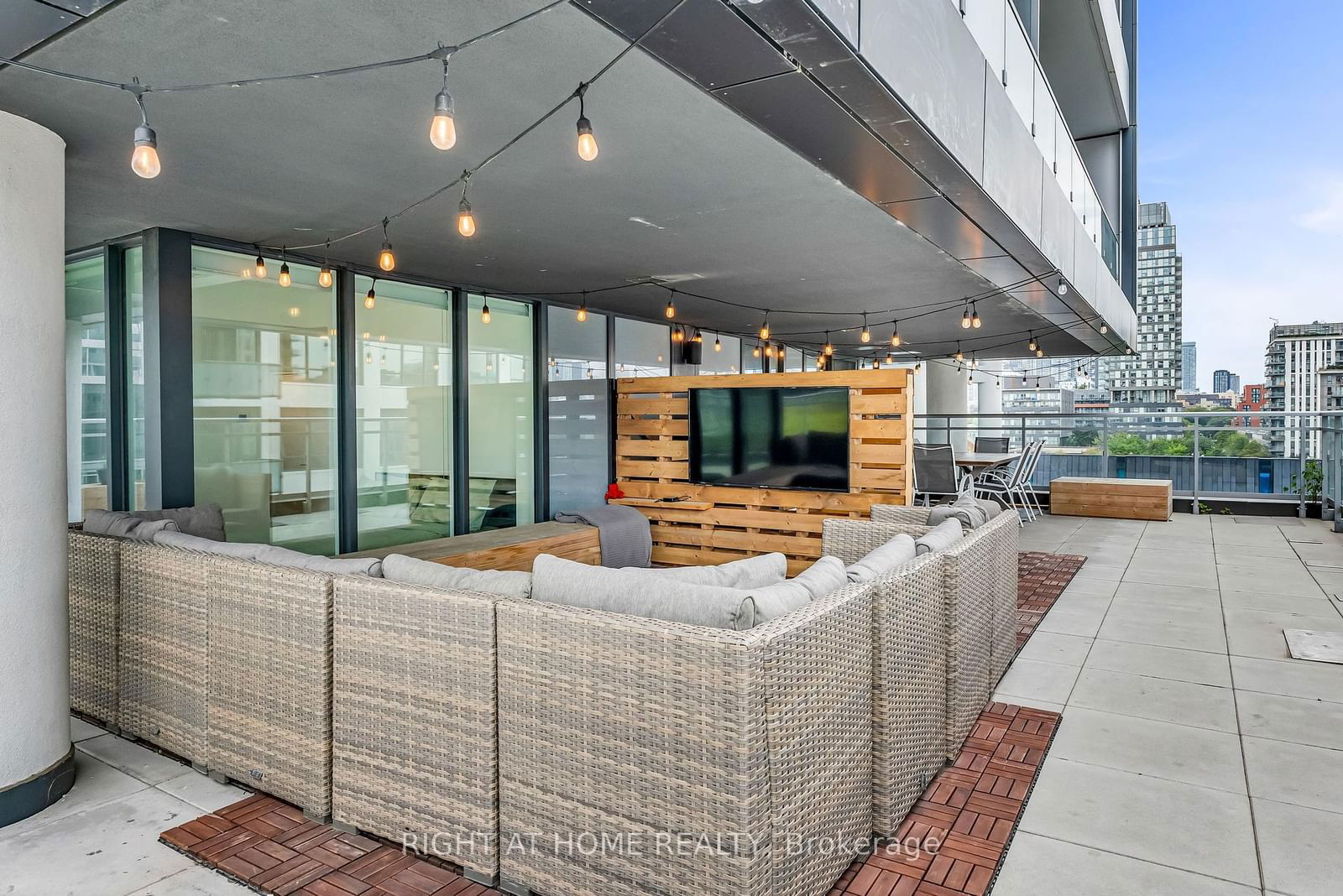 225 Sumach St, unit 510 for sale - image #11