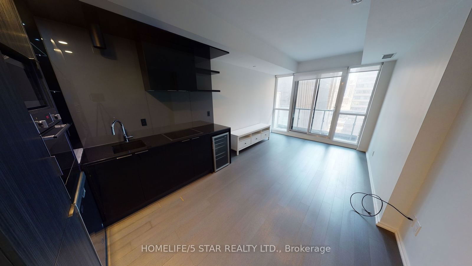 70 Temperance St, unit 614 for rent - image #2