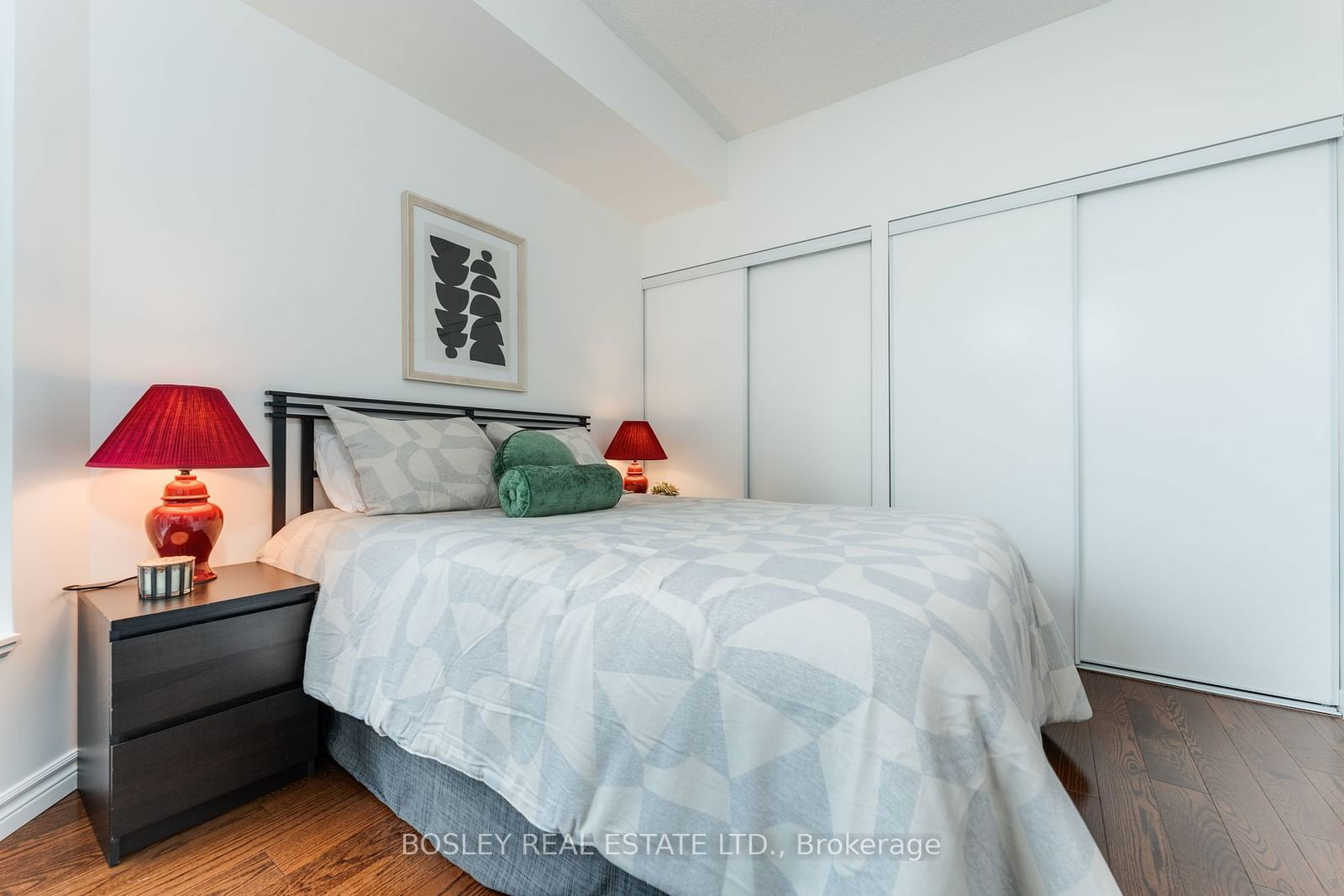 230 Queens Quay W, unit 1019 for sale - image #16