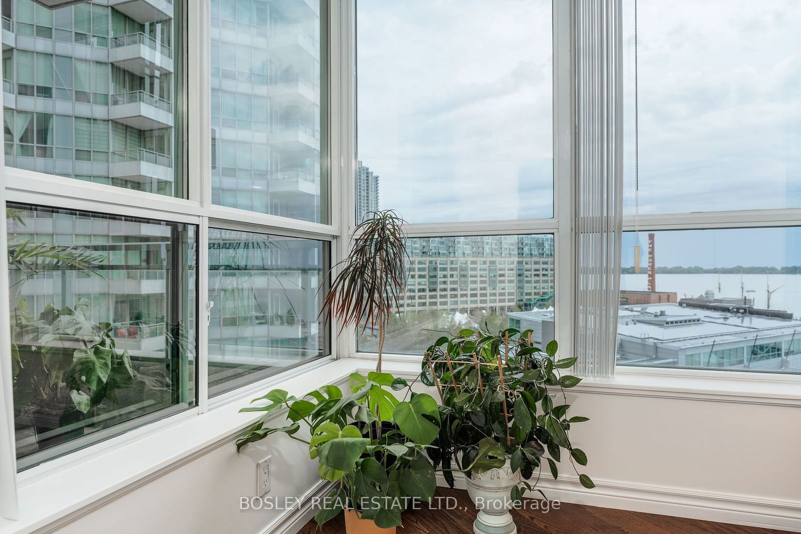 230 Queens Quay W, unit 1019 for sale - image #18