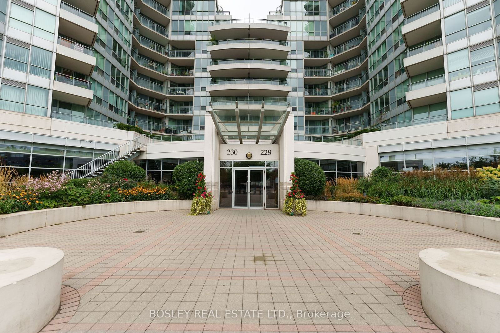 230 Queens Quay W, unit 1019 for sale - image #2