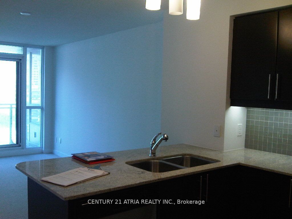 18 Harbour St, unit 704 for rent - image #4