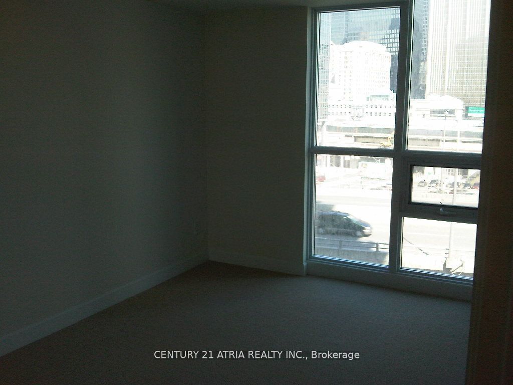 18 Harbour St, unit 704 for rent