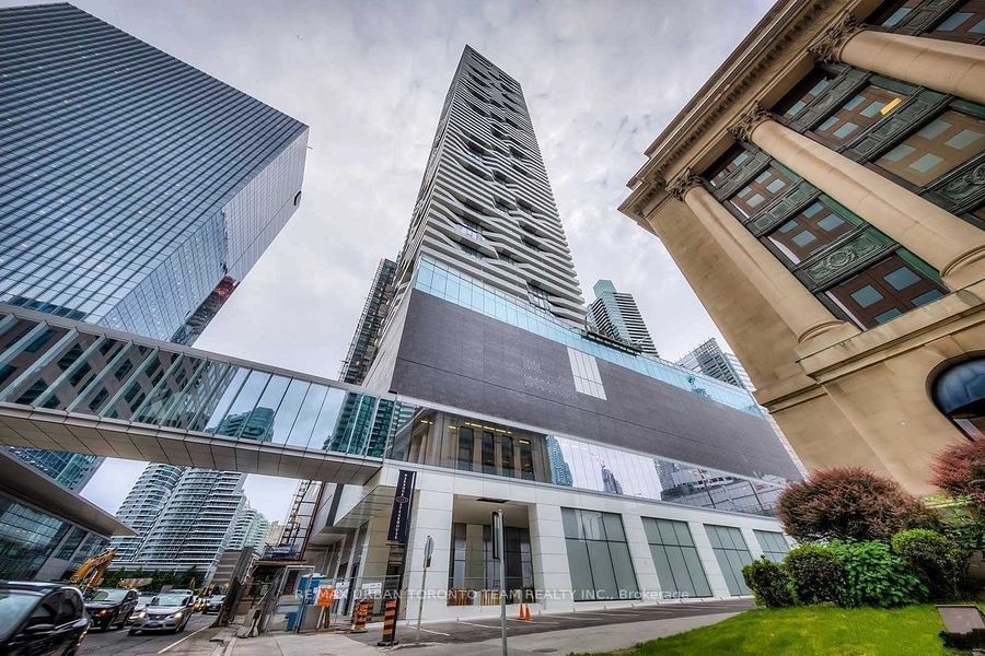 100 Harbour St, unit 2402 for rent