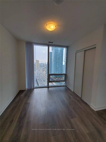 100 Harbour St, unit 2402 for rent