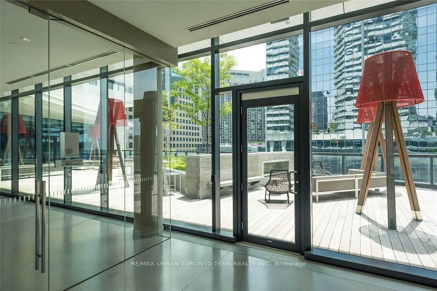 100 Harbour St, unit 2402 for rent