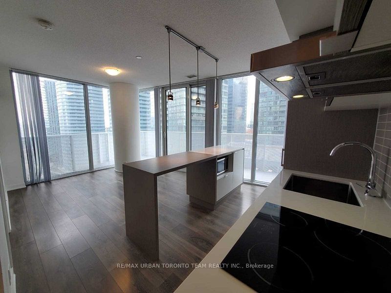 100 Harbour St, unit 2402 for rent