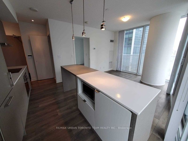 100 Harbour St, unit 2402 for rent