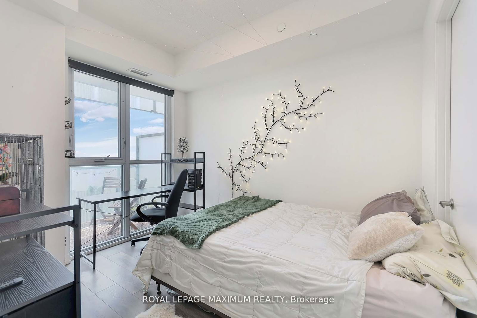 15 Lower Jarvis St, unit 1404 for sale