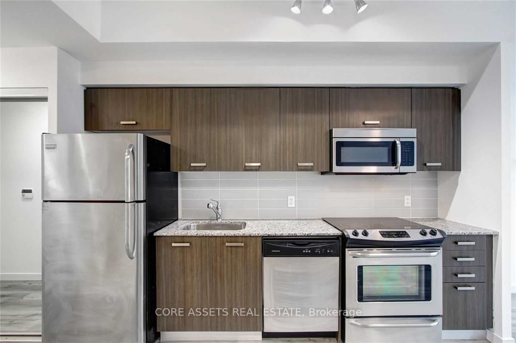 832 Bay St, unit 406 for rent