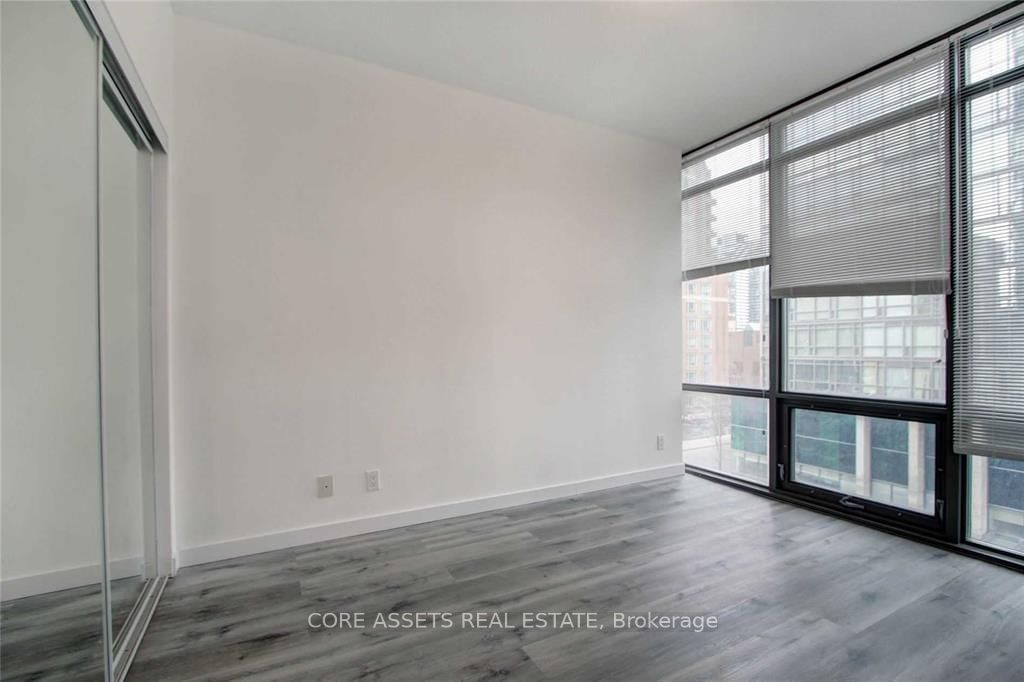 832 Bay St, unit 406 for rent