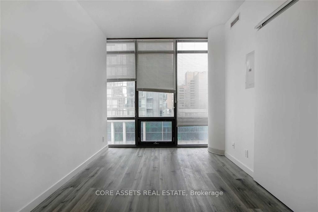 832 Bay St, unit 406 for rent