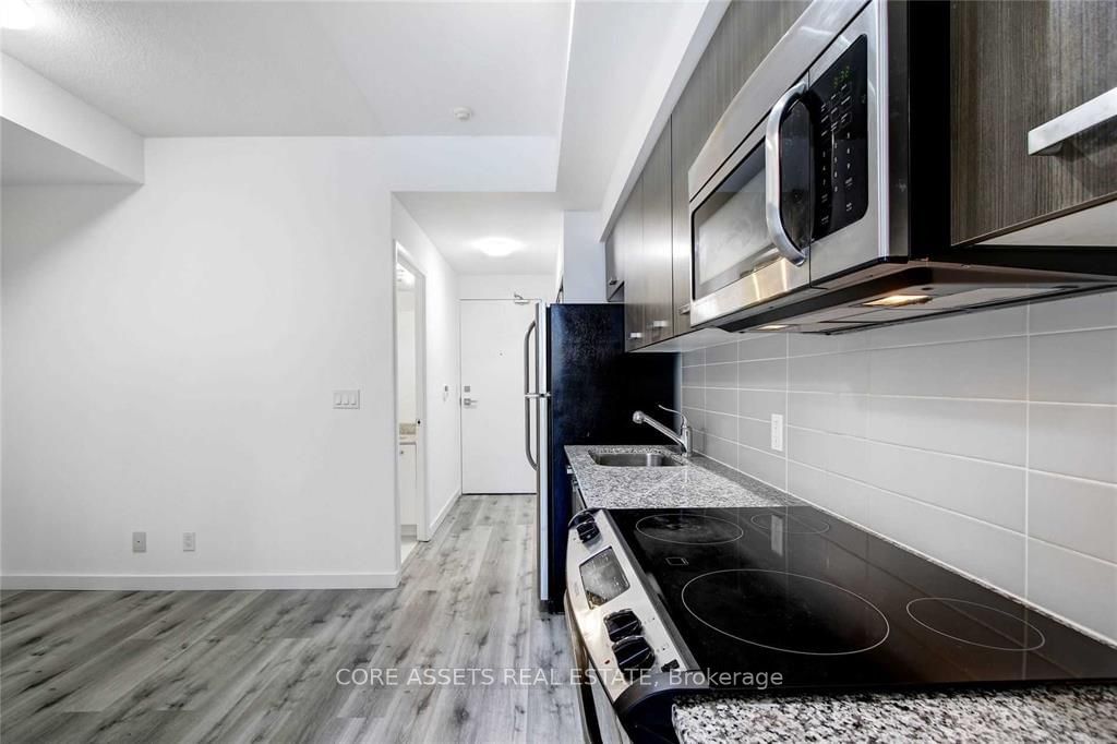 832 Bay St, unit 406 for rent - image #2