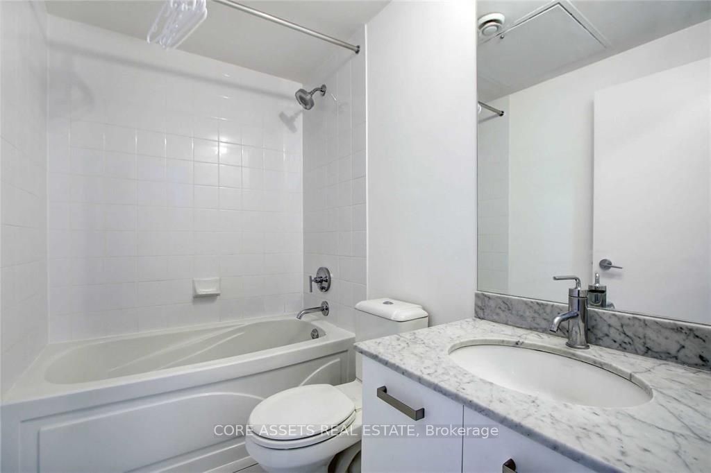 832 Bay St, unit 406 for rent