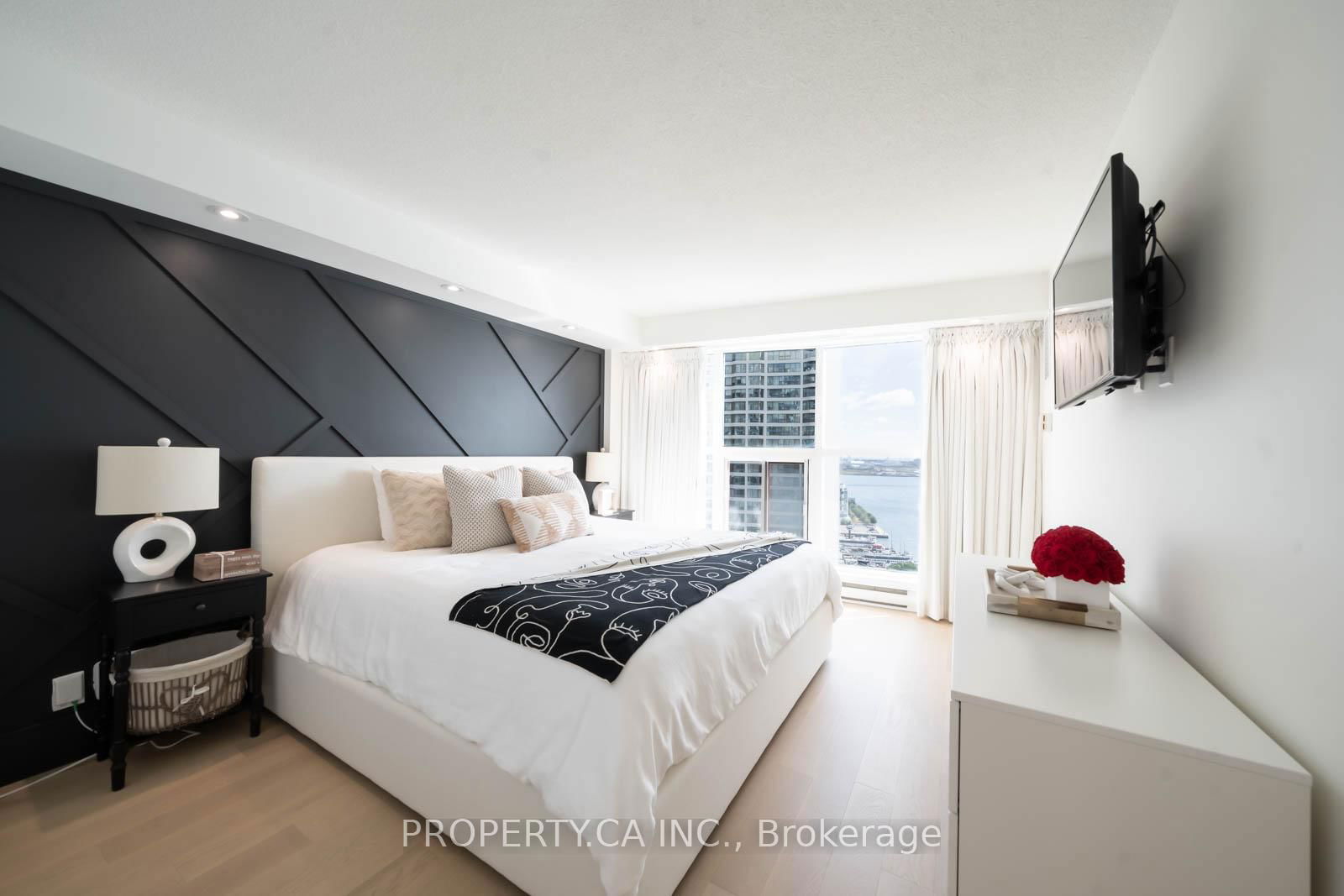 99 Harbour Sq, unit 2707 for sale