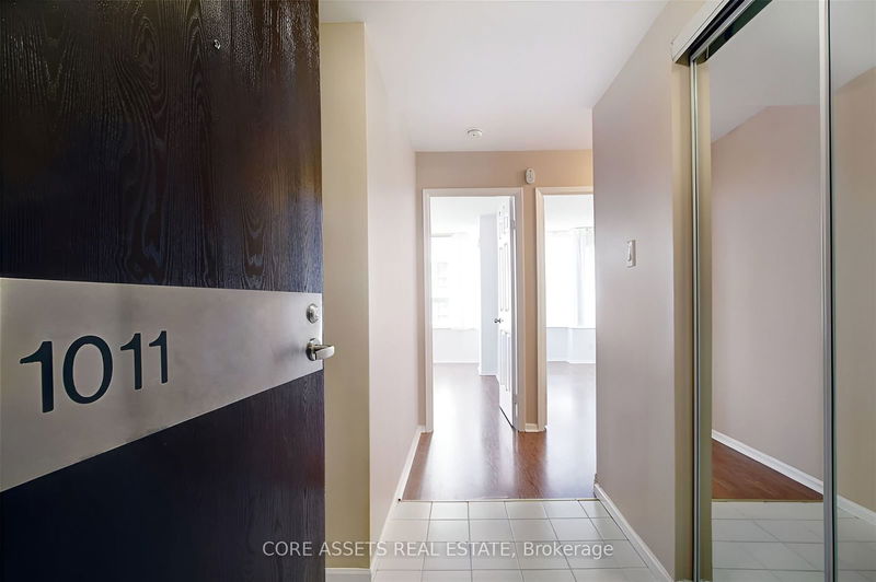 717 Bay St, unit 1011 for rent - image #1