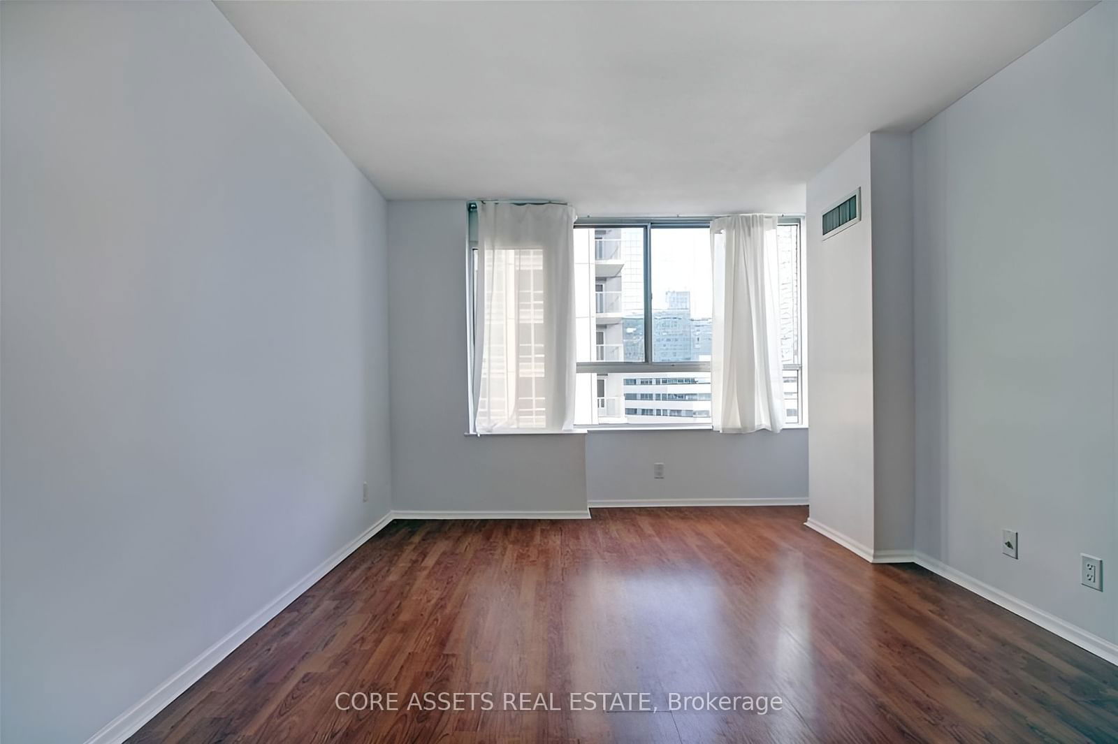 717 Bay St, unit 1011 for rent - image #15