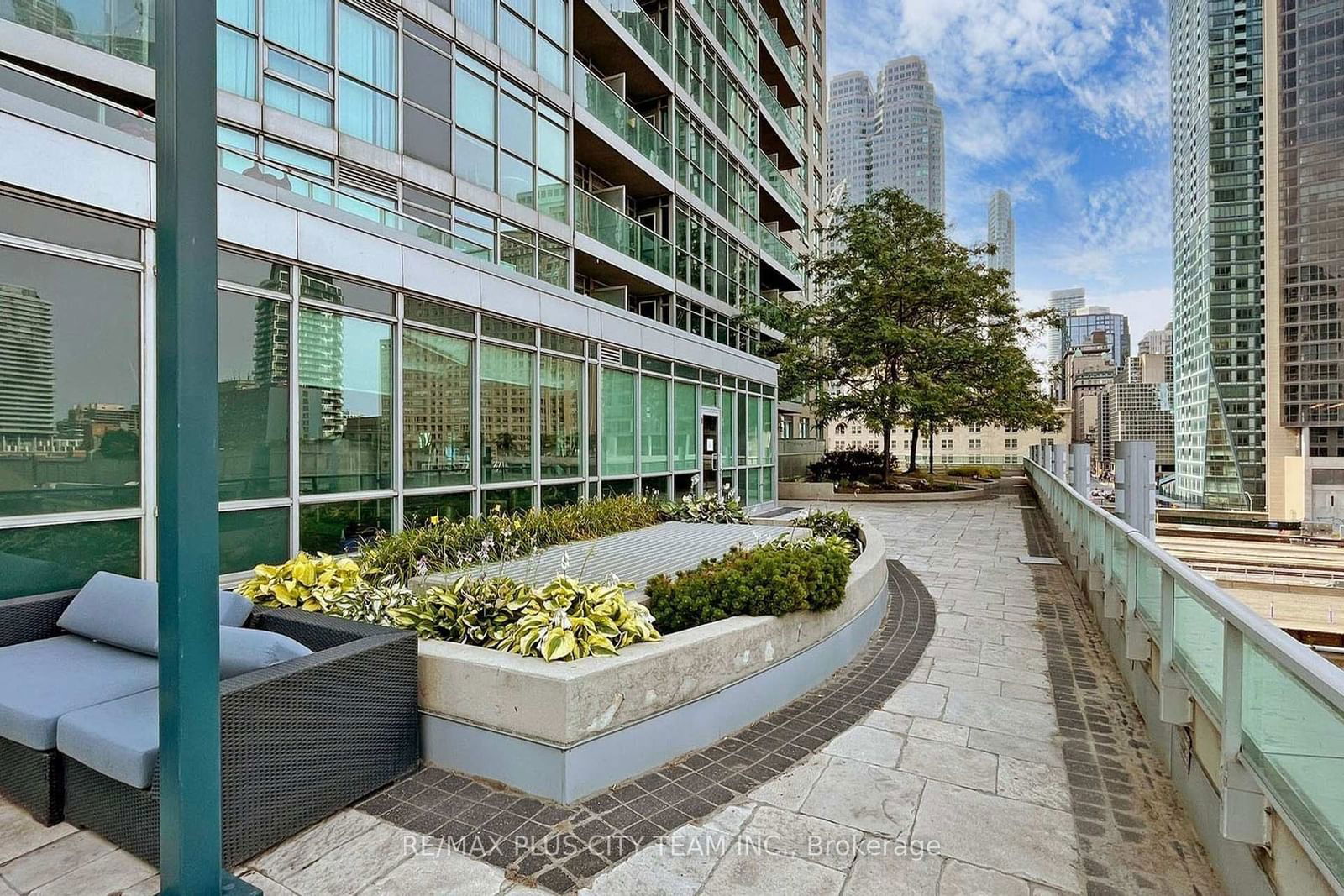 18 Yonge St, unit 1801 for sale - image #30