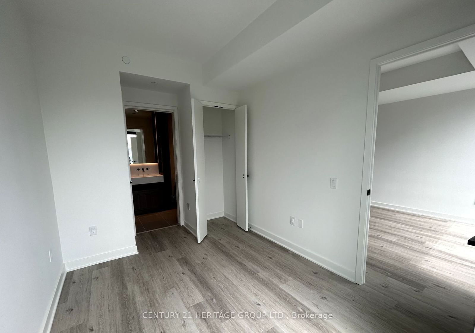 55 Charles St E, unit 3905 for rent