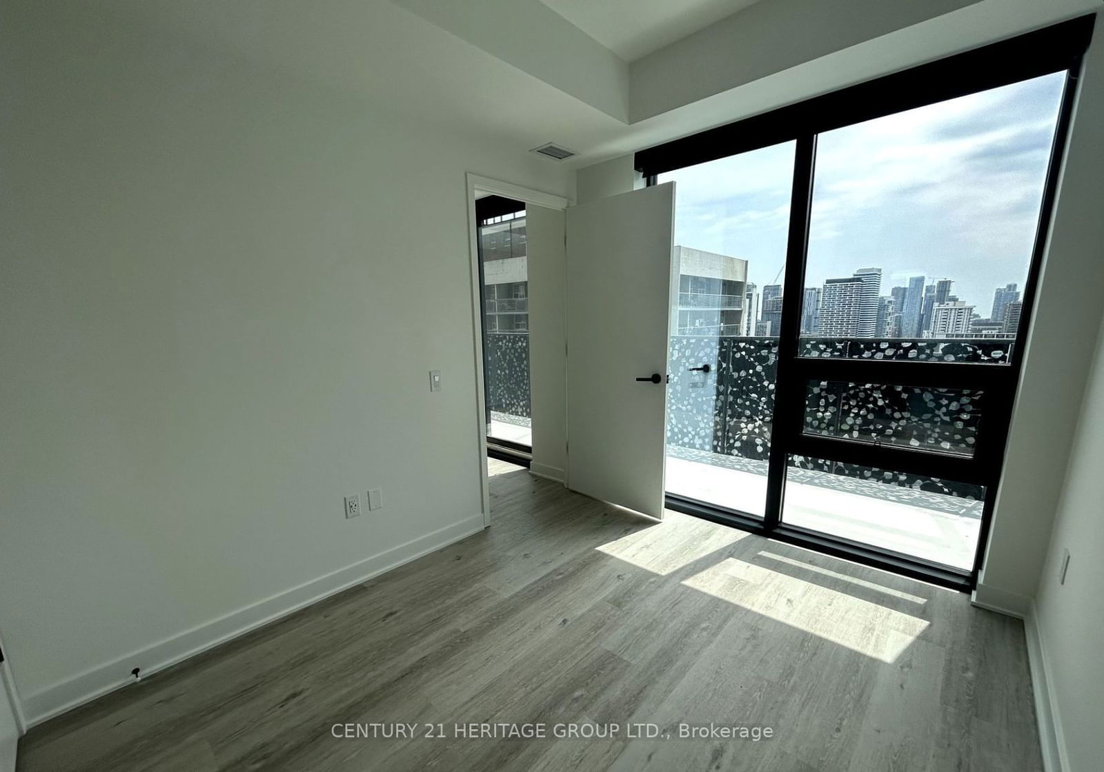 55 Charles St E, unit 3905 for rent