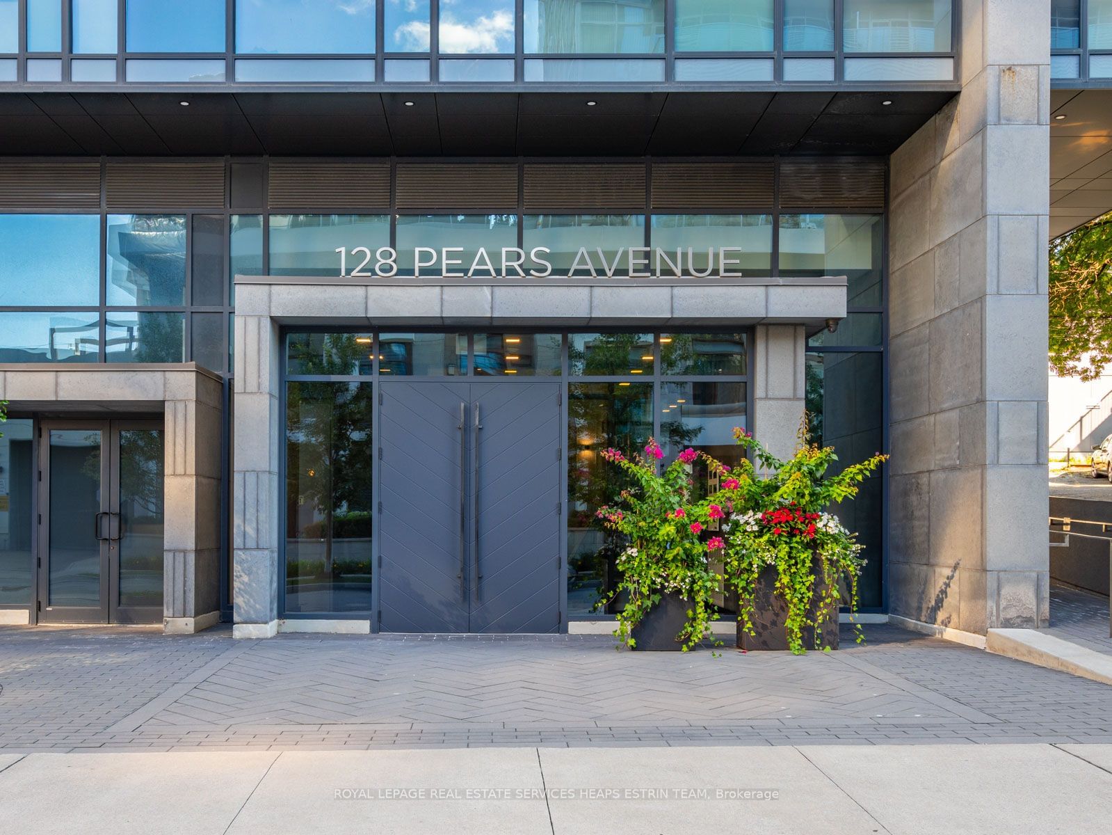 128 Pears Ave, unit 306 for sale - image #2