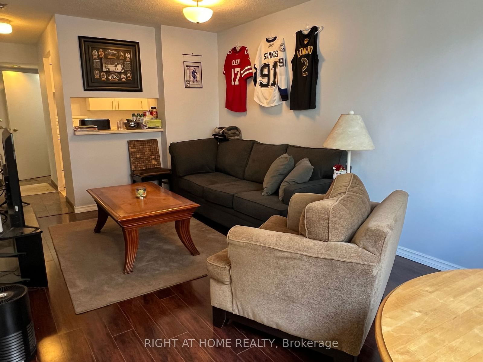 633 Bay St, unit 812 for rent - image #5