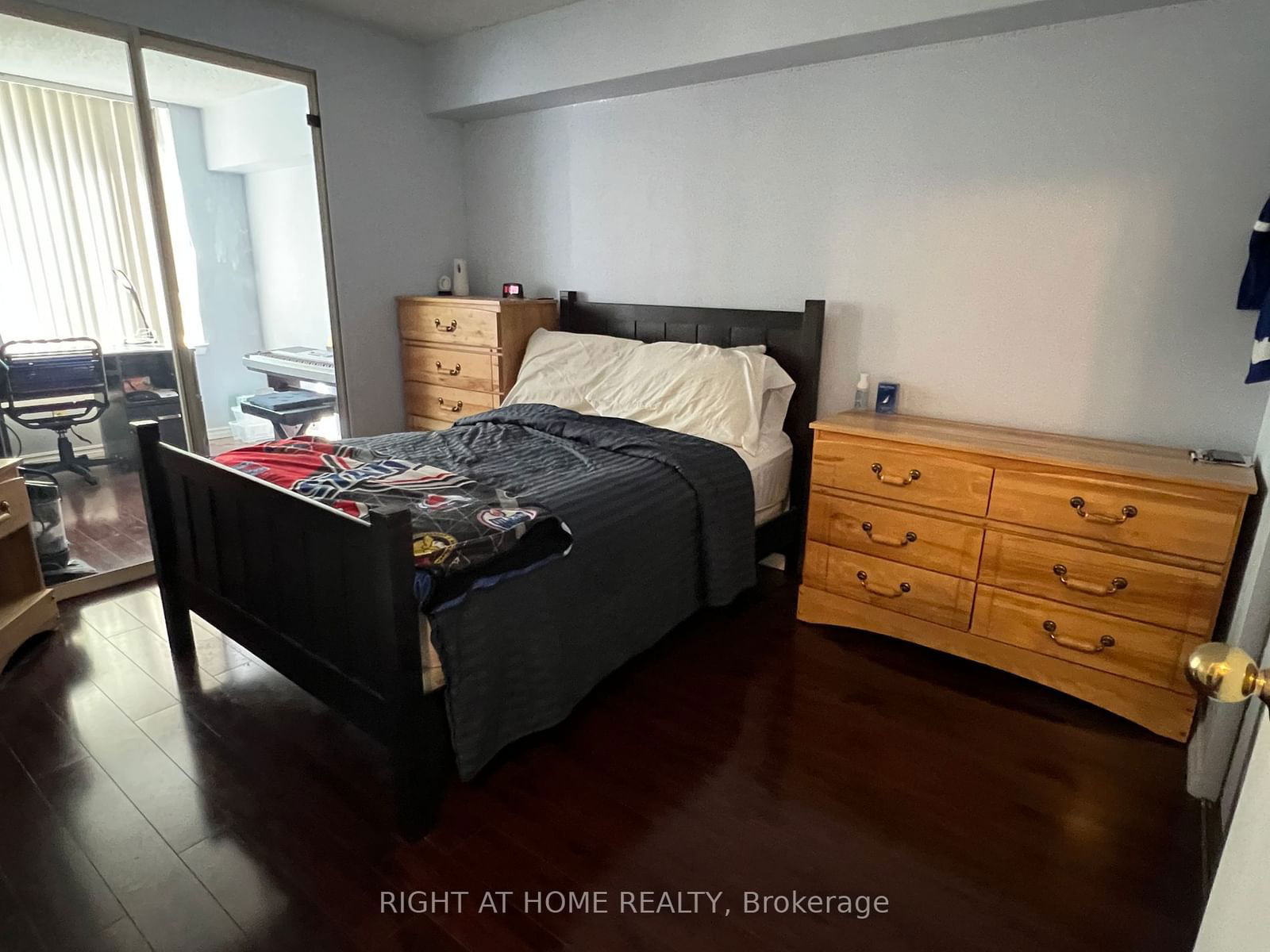 633 Bay St, unit 812 for rent - image #9