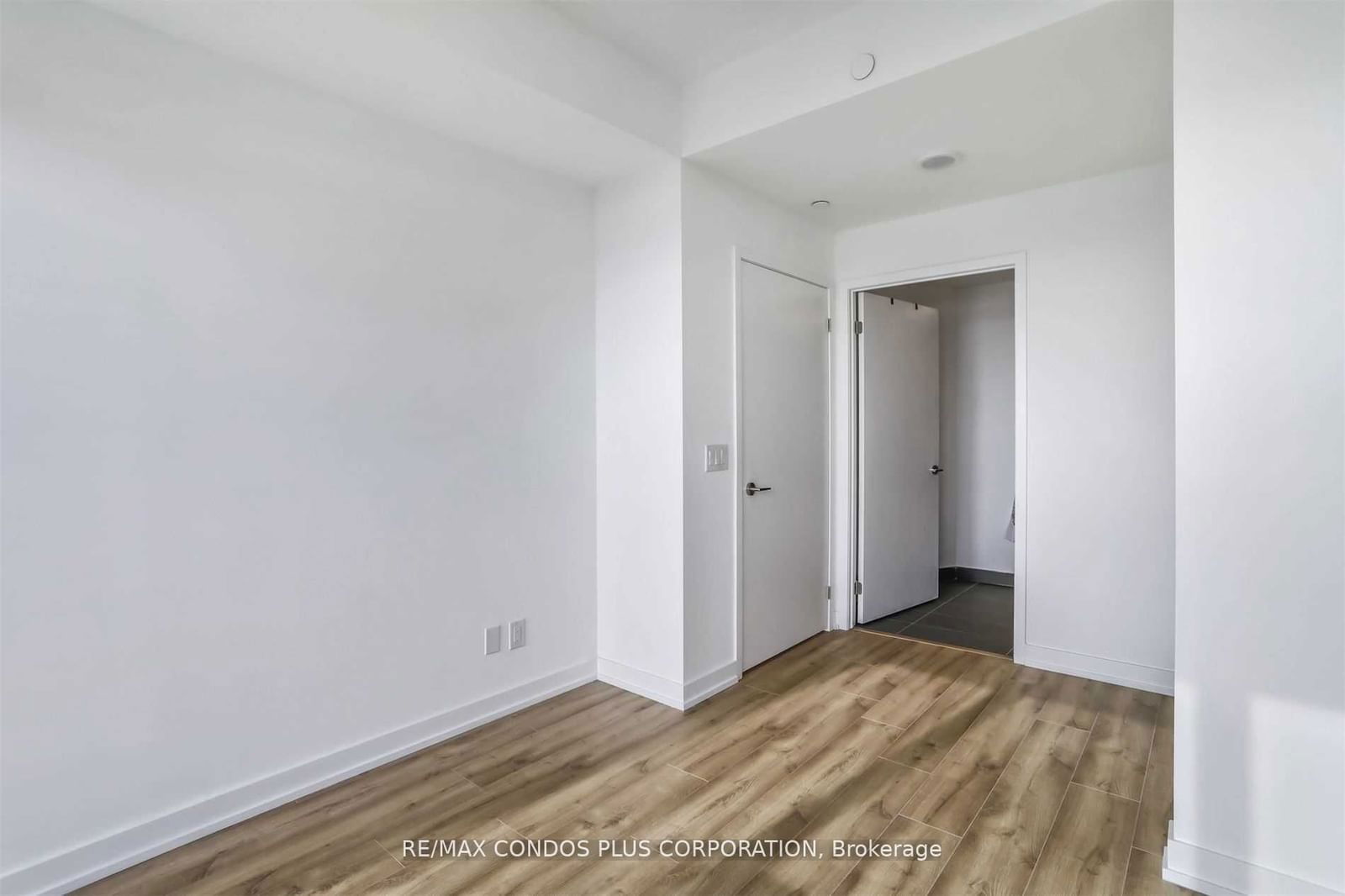 135 East Liberty St S, unit 1402 for sale - image #21