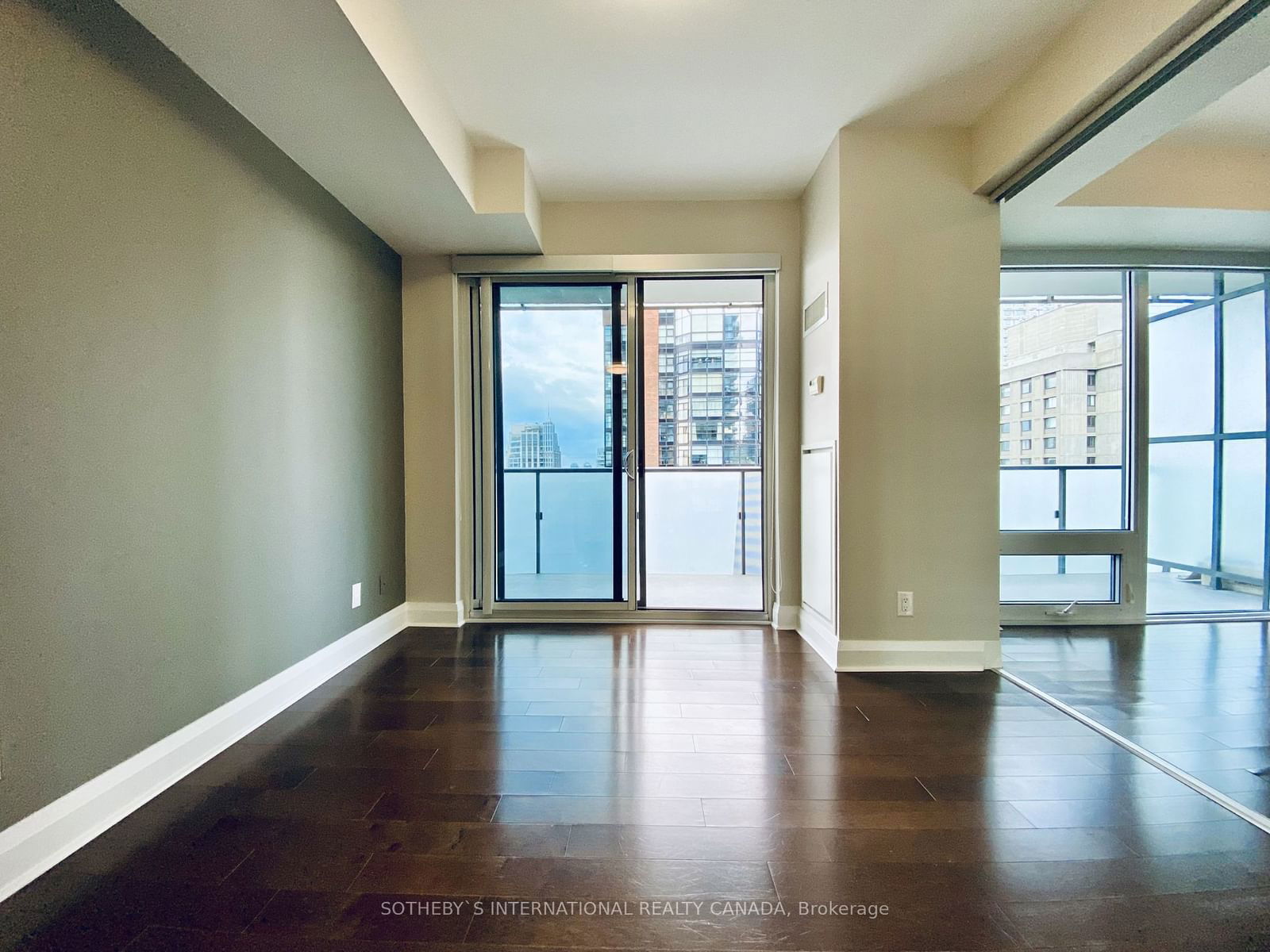 1080 Bay St, unit 2309 for rent