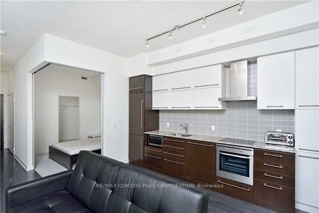 770 Bay St, unit 1707 for rent