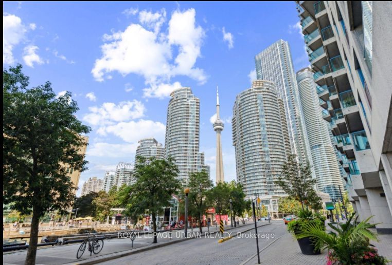 77 Harbour Sq, unit 1811 for sale